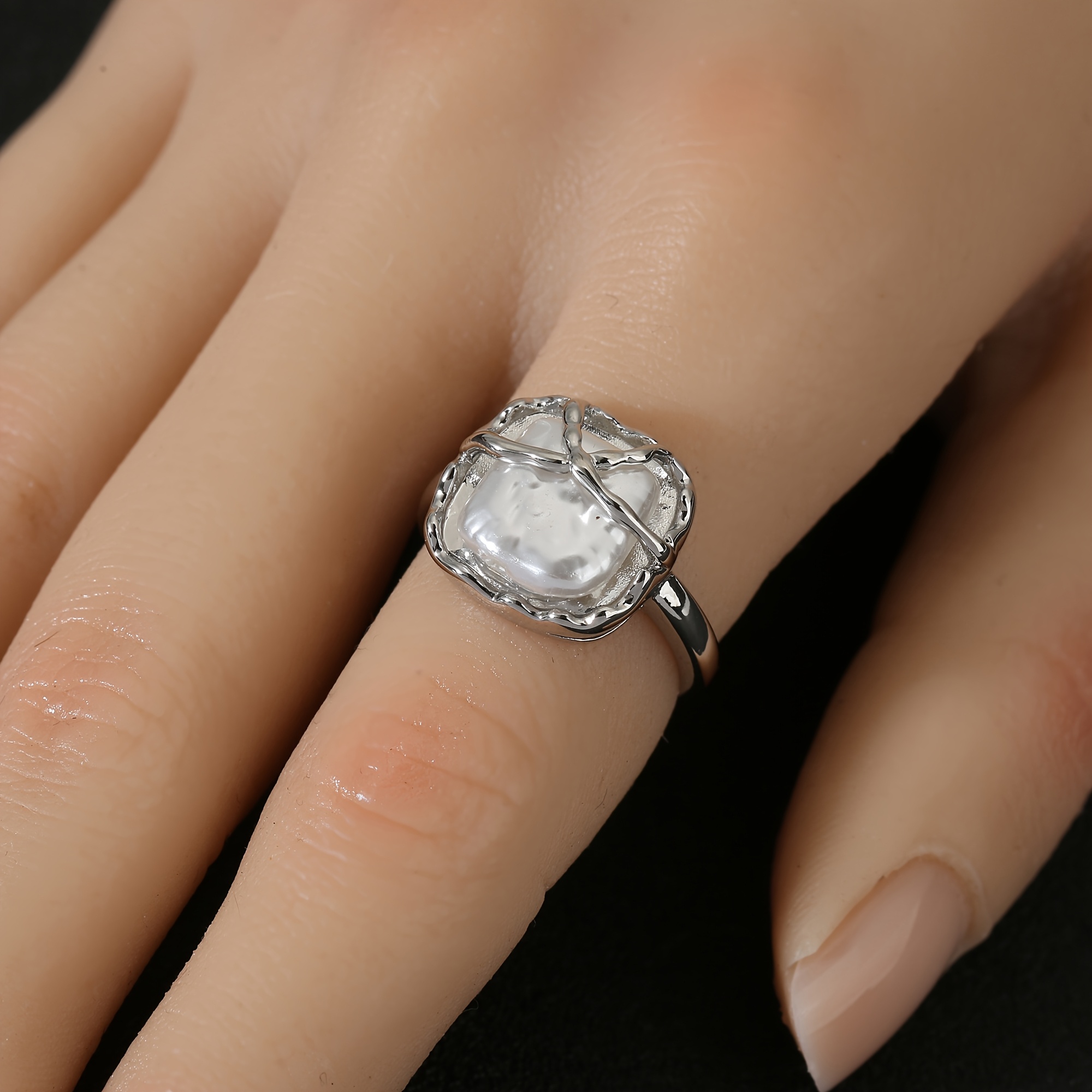 Vintage Pattern Three-Stone Dark Night Protection Ring